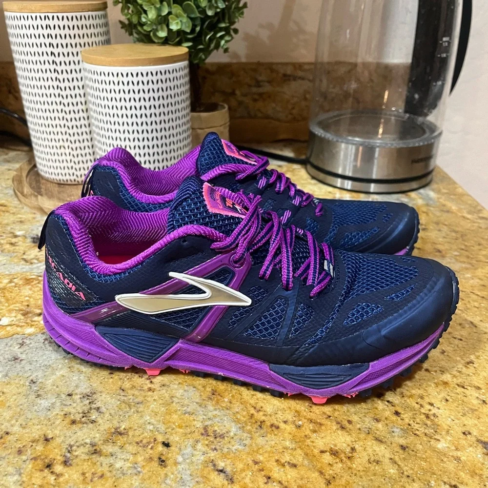 Brooks Cascadia 10 size 6.5 - Picture 1 of 10